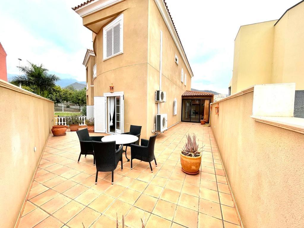 Duque Nest Hostel Costa Adeje  ภายนอก รูปภาพ