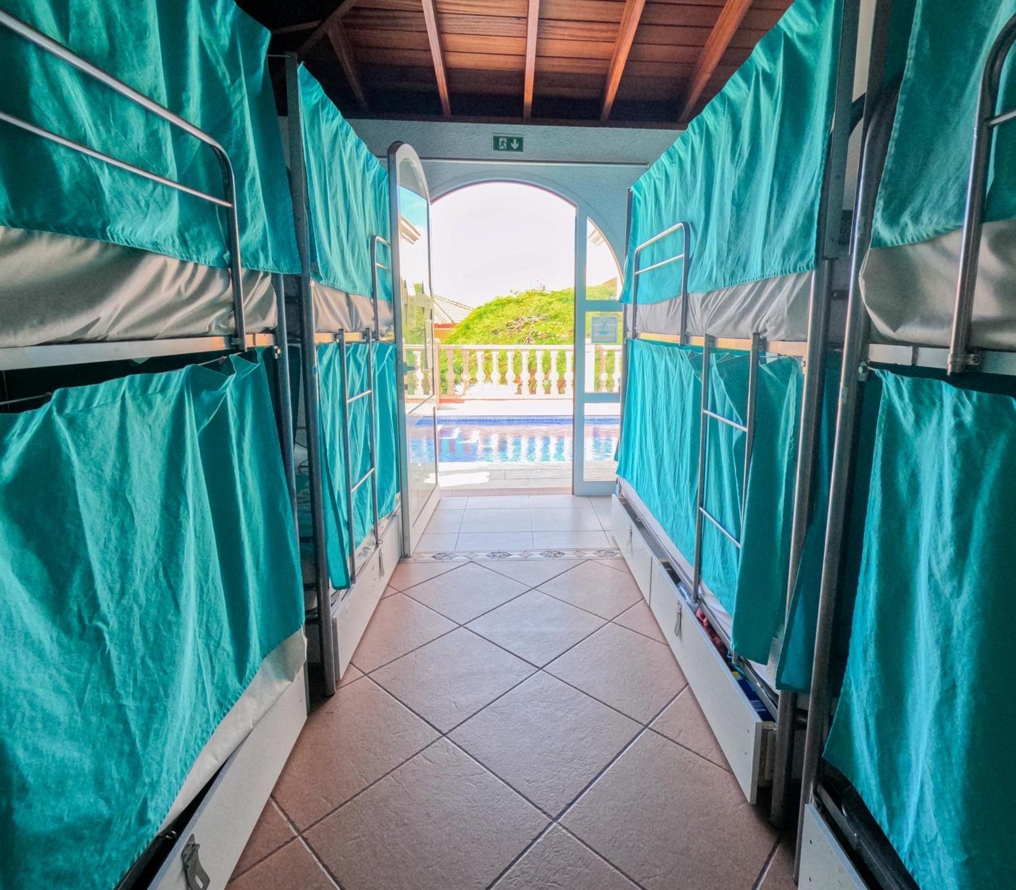 Duque Nest Hostel Costa Adeje  ภายนอก รูปภาพ
