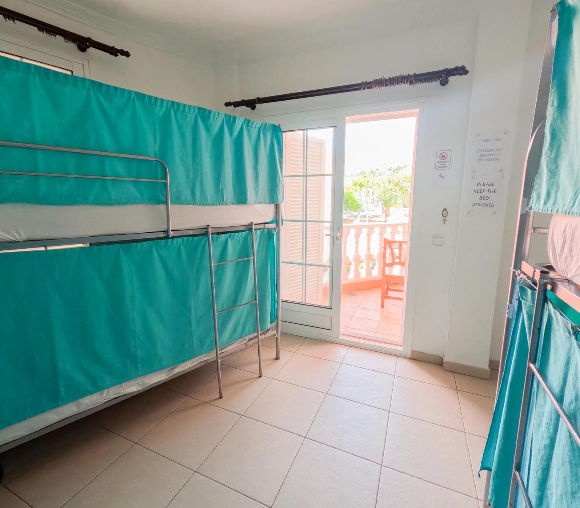 Duque Nest Hostel Costa Adeje  ภายนอก รูปภาพ
